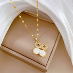 Cargar imagen en el visor de la galería, Collar Mariposa Nube Con Circón. Acero Titanio Chapado oro 18 K