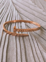 Cargar imagen en el visor de la galería, Brazalete Ladrillo con Circón. Acero Chapado Oro Rosa