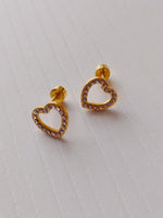 Cargar imagen en el visor de la galería, Aretes de Seguridad Corazón Con Circón. Acero Inoxidable Chapado Oro
