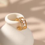 Cargar imagen en el visor de la galería, Anillo Love, Corazón en Piedra Blanca con Circón. Apertura Ajustable. Acero inoxidable Chapado Oro 18 K
