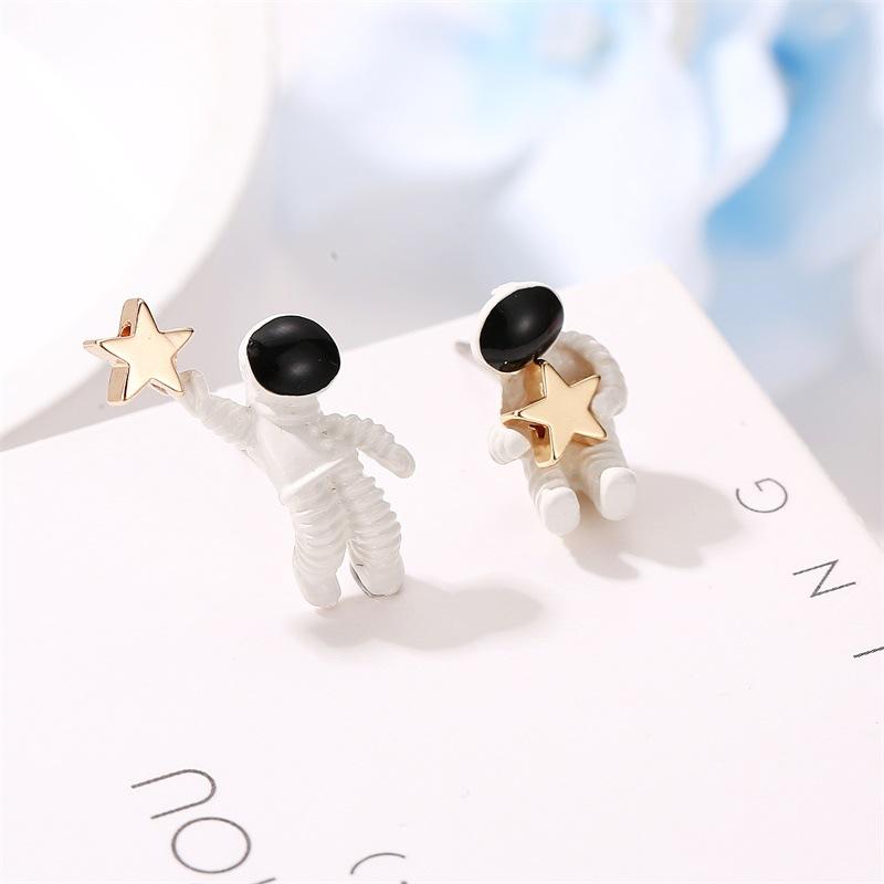 Aretes Astronauta. Aleación con figuras Chapadas Oro 18K