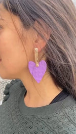 Cargar imagen en el visor de la galería, Aretes Violet. Aleación Barnizada
