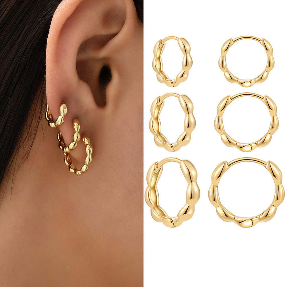 Aretes Camill Pequeño. Acero Inoxidable Chapado En Oro 18K